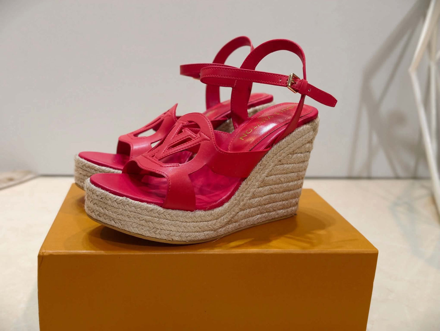 LV Wedges